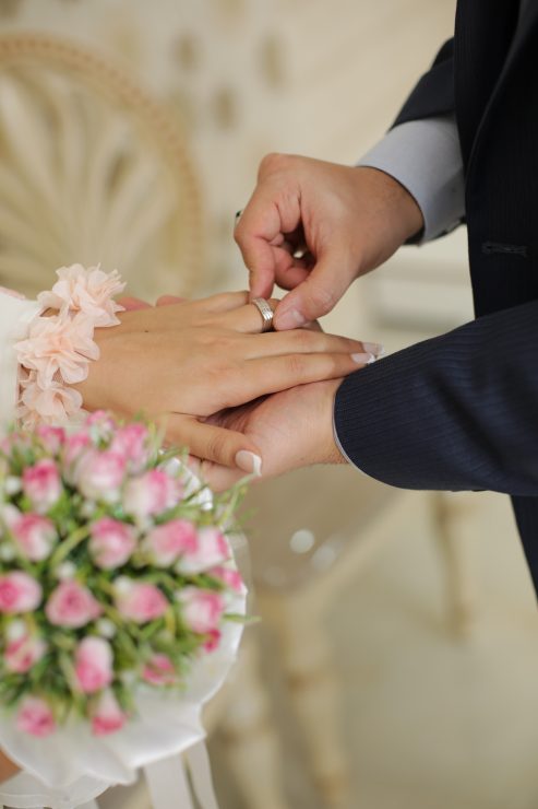 「明治ホールディングス」の社員との結婚を考えてみる