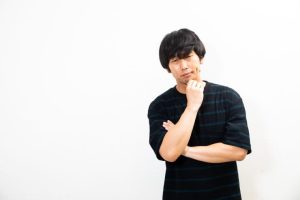 35歳　結婚に悩む男性　イメージ