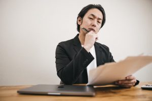 学歴を確認する人事　イメージ